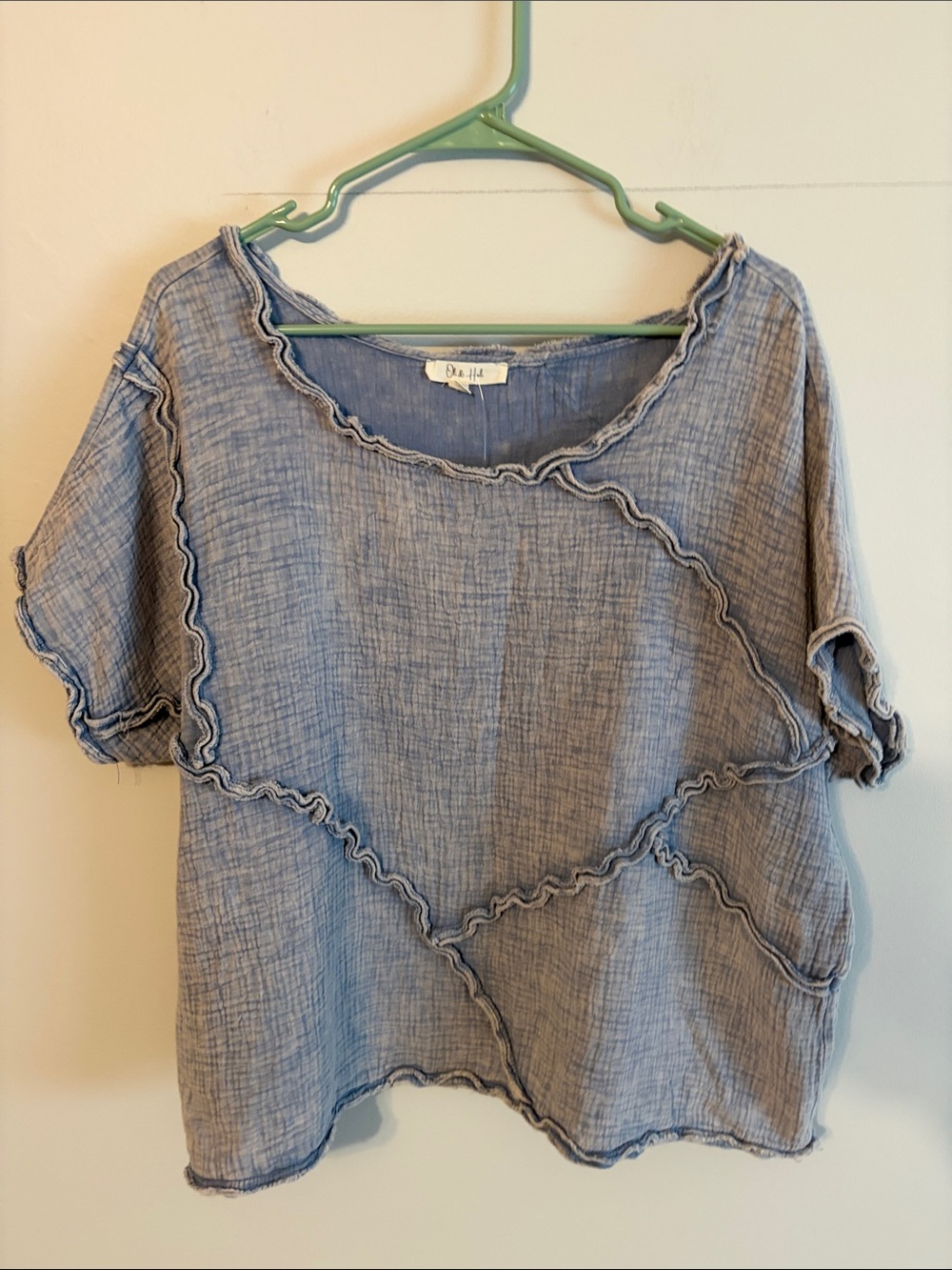 Oli & Hali Light Blue Short Sleeve Ruffled Seam Top. Small. 💯 cotton